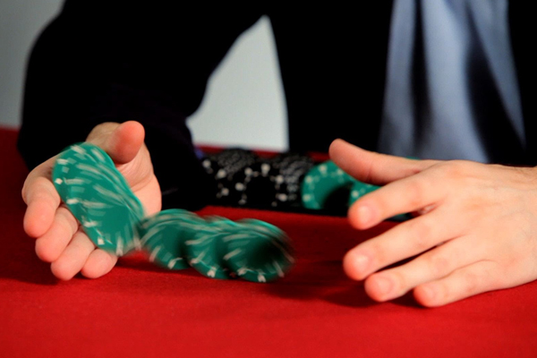 kỹ thuật roll chip poker với các quân phỉnh poker không số