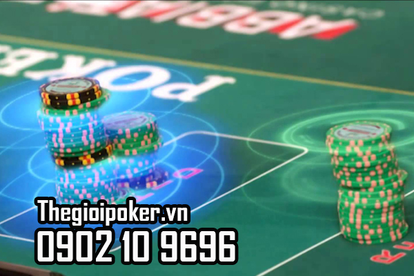 Bàn Poker gắn các thiết bị đọc phỉnh poker sử dụng công nghệ RFID