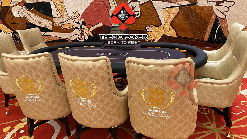Bàn Poker kết hợp với bộ ghế cao cấp nhập khẩu thiết kế riêng của WYNN khá bắt mắt