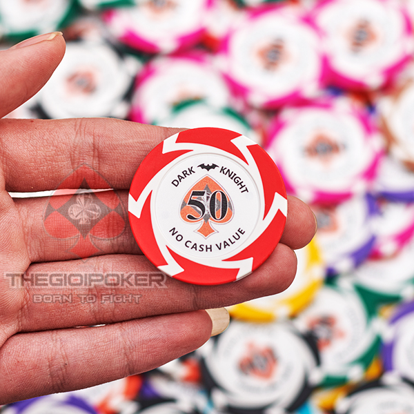 Chip Poker Drak Knight mệnh giá 50 được thiết kế màu đỏ nổi bật