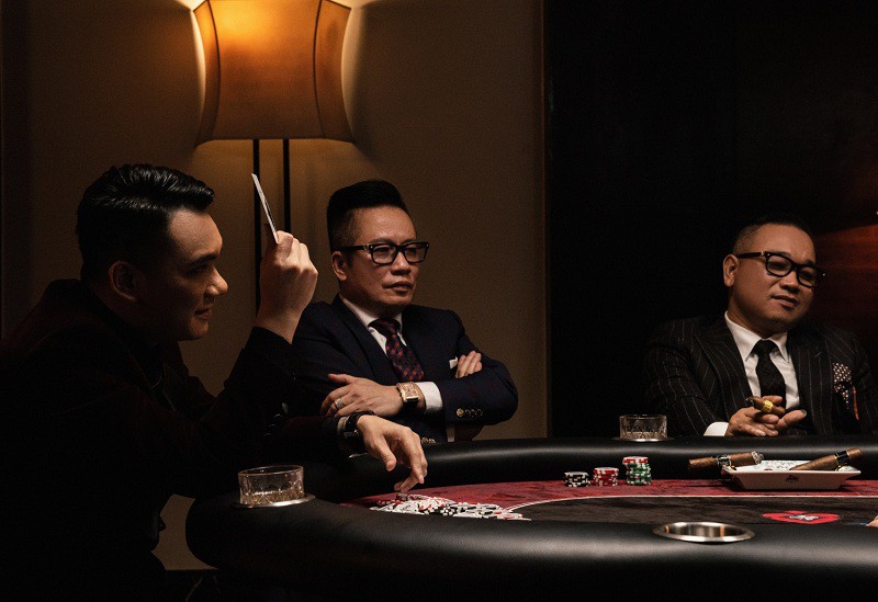 Bàn Poker thiết kế riêng cho MV Hiện Đại của ca sĩ Khắc Việt