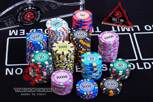 Sở hữu bộ chip poker High Roller là một minh chứng đẳng cấp của gia chủ