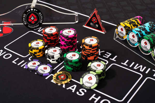 Chip Poker Classic Warrior được làm từ các mênh giá 5 đến 10.000 giúp người chơi có nhiều sự lựa chọn hơn