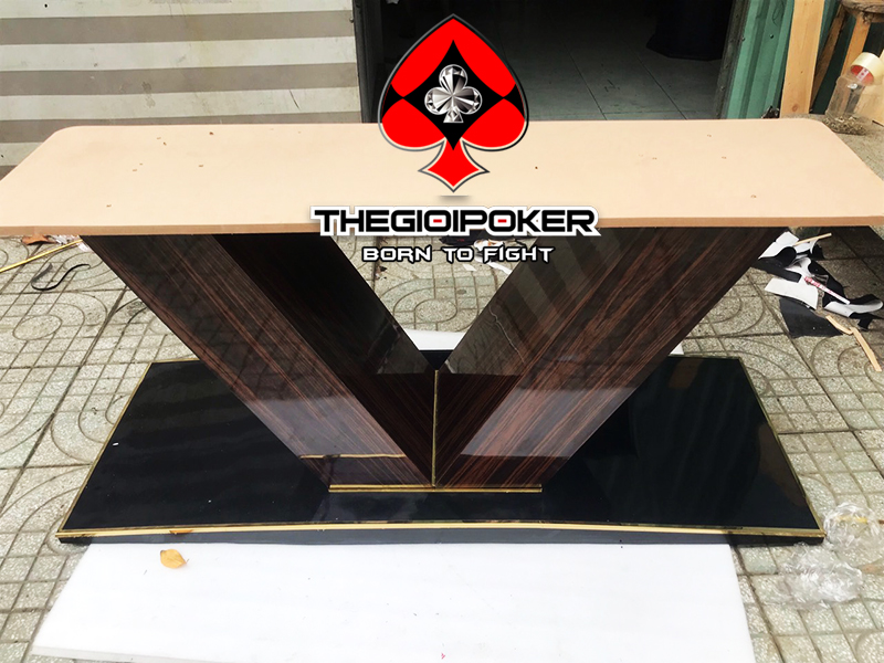 Chân bàn Poker Chữ V- Victory biểu tượng của sự chiến thắng được sản xuất bởi TheGioiPoker tại VN
