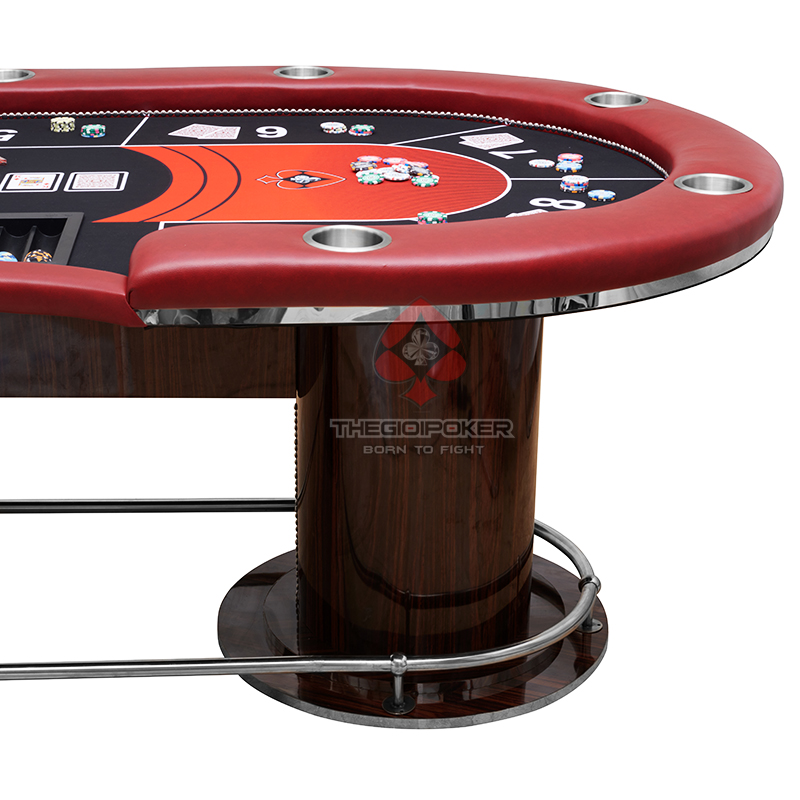 Chân bàn poker được ốp Laminate vân gỗ kèm hệ thống chỗ để chân bằng inox rất tiện dụng