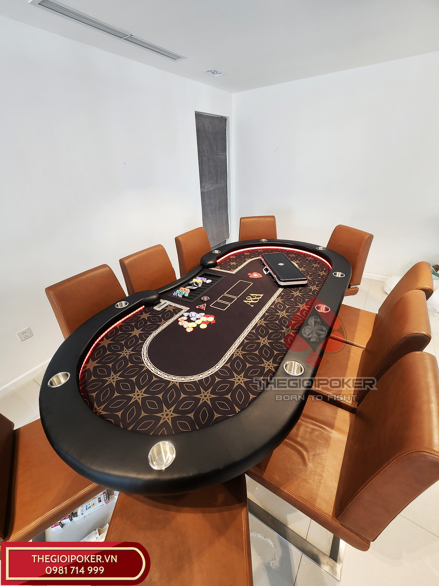 Meja poker dirancang untuk 10 pemain