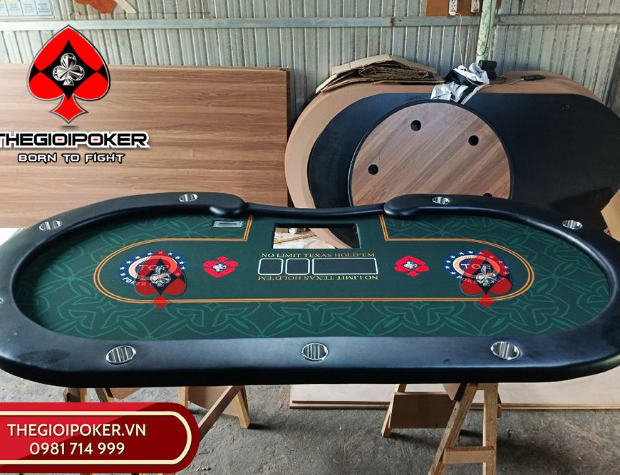 Thiết kế bàn poker dựa trên nền bàn poker GreenBay được custom thêm một số hoạ tiết khách hàng yêu cầu