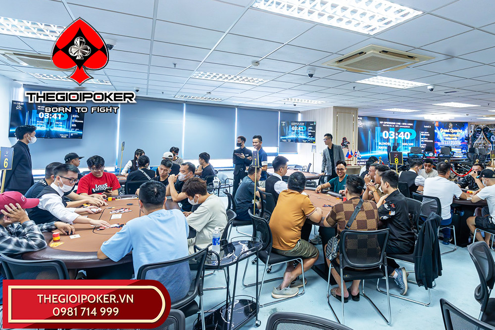 Ngày khai trương HD Poker Club được mọi người tới ủng hộ rất nhiều