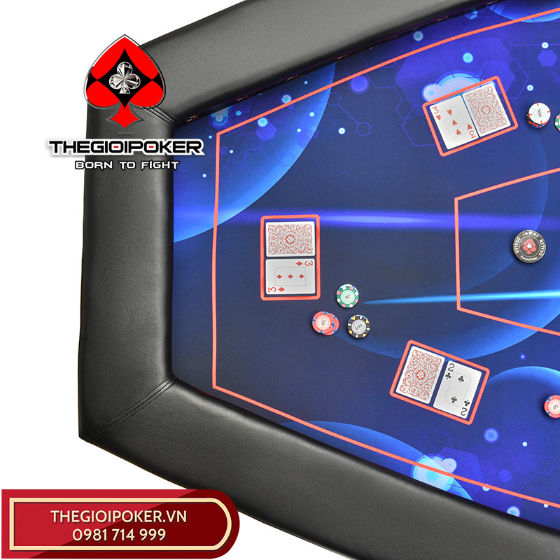 Bàn poker được thiết kế dạng bầu dục nhưng thẳng 2 đầu giúp tăng diện tích để người chơi được ngồi thoải mái hơn