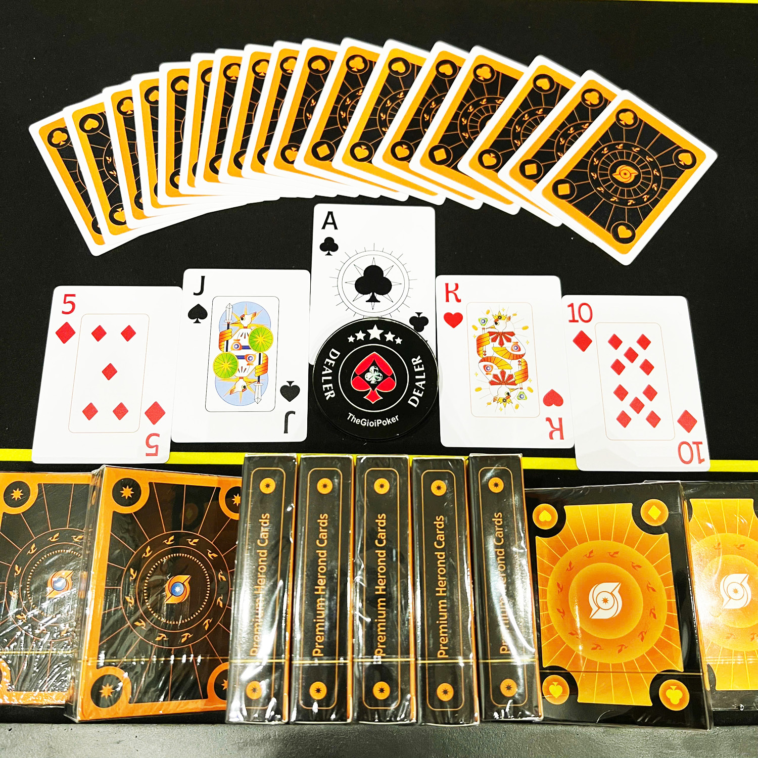 TheGioiPoker bàn giao đơn hàng bài poker Herond cards cho Herond Labs tại tp.Hồ Chính Minh