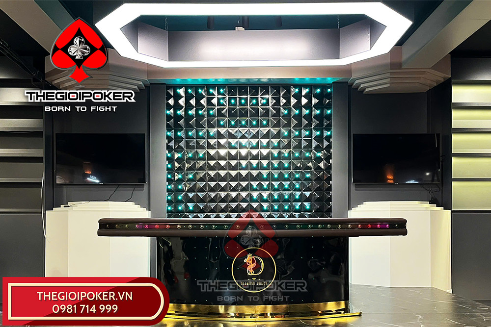 Khu vực trung tâm Diamond Poker Club là nơi đặt bàn poker Final RFID Livestream đẳng cấp