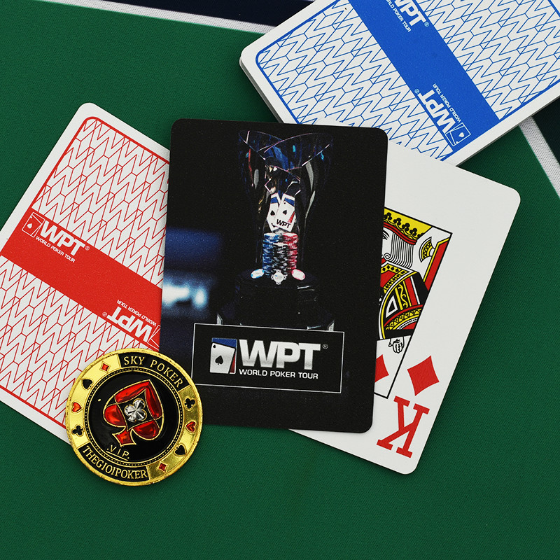 Trong mỗi bộ bài poker đều có lá cut card tiện dụng