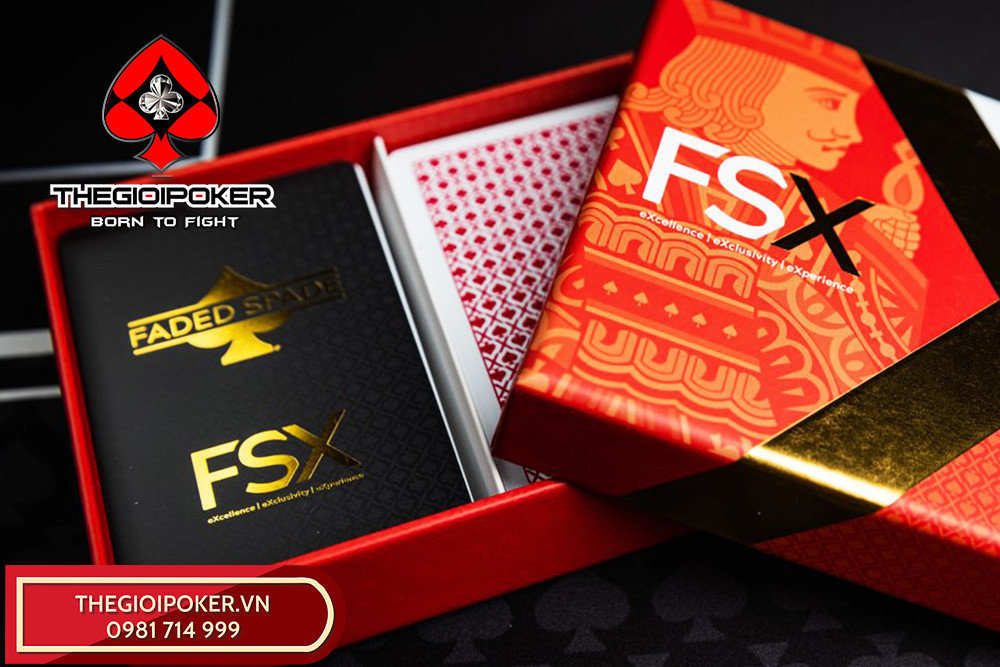 Bài poker FSX được đựng trong hộp cứng sang trọng và đẳng cấp