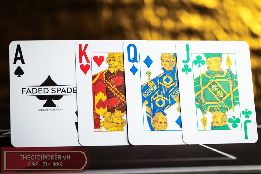 Các lá bài vẫn được thiết kế đặc trưng cho các dòng bài của Faded Spade với 4 màu khác nhau
