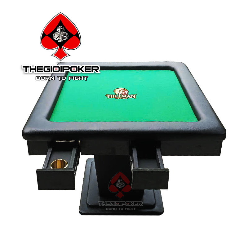 Bàn được bọc nệm da trang bị các vị trí để đồ uống tiện dụng