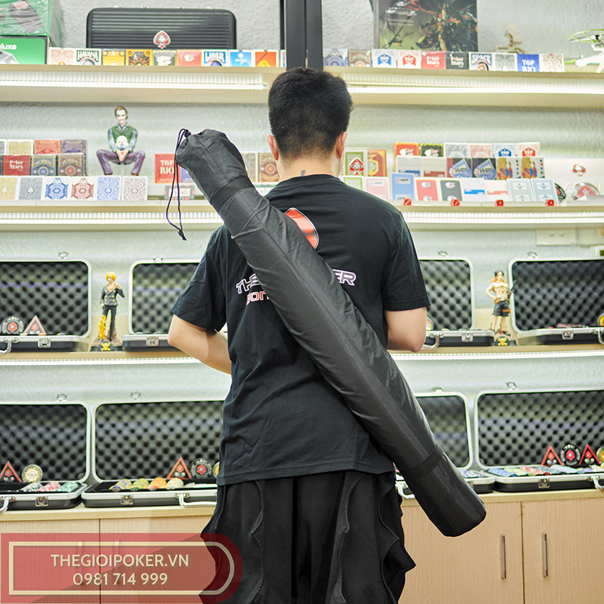 Thảm được quận tròn bảo quản trong túi đeo kháng nước rất tiện dụng