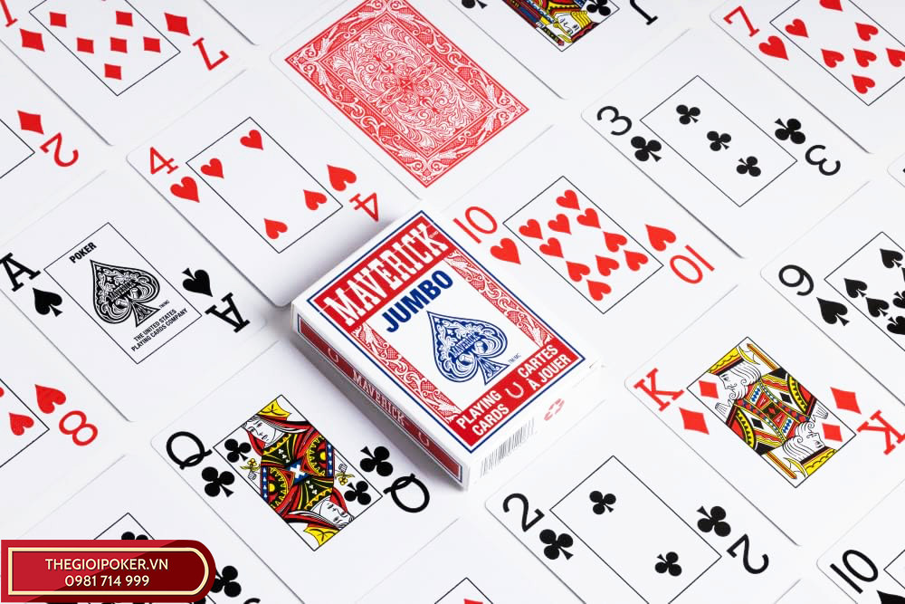 Bài poker Maverick màu đỏ nổi bật