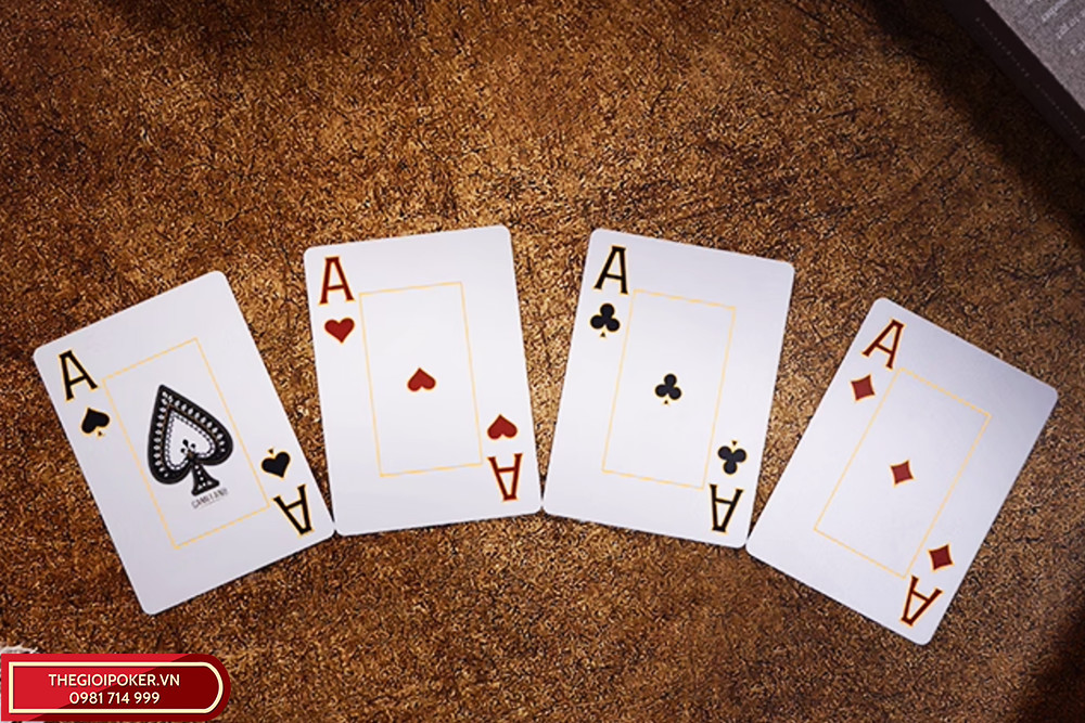 Lá bài poker Prisma sử dụng mực in đặc biệt tạo nên những hiệu ứng ấn tượng