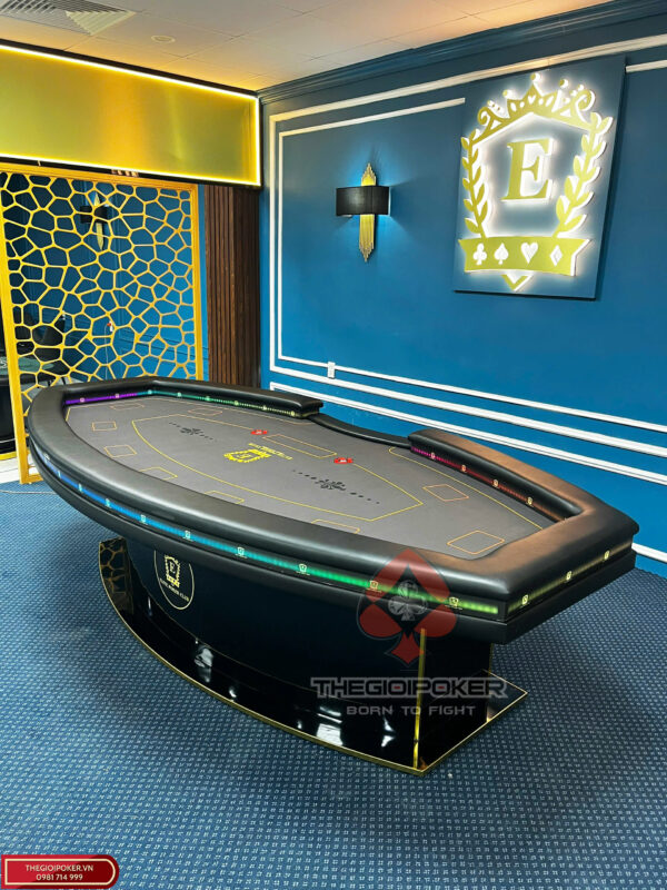 ban-poker-final-trang-bi-he-thong-livestream-hien-dai