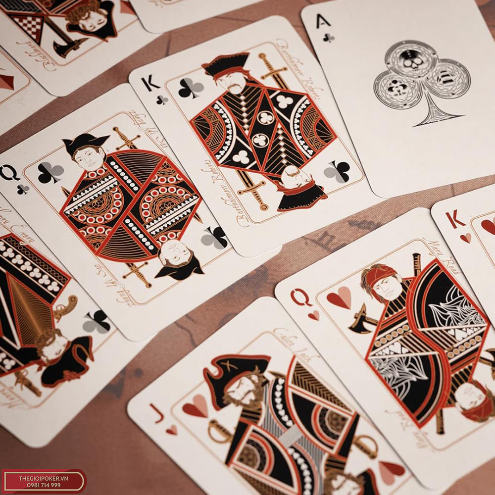 Mỗi Set sẽ được hãng tặng 2 bộ bài poker cao cấp
