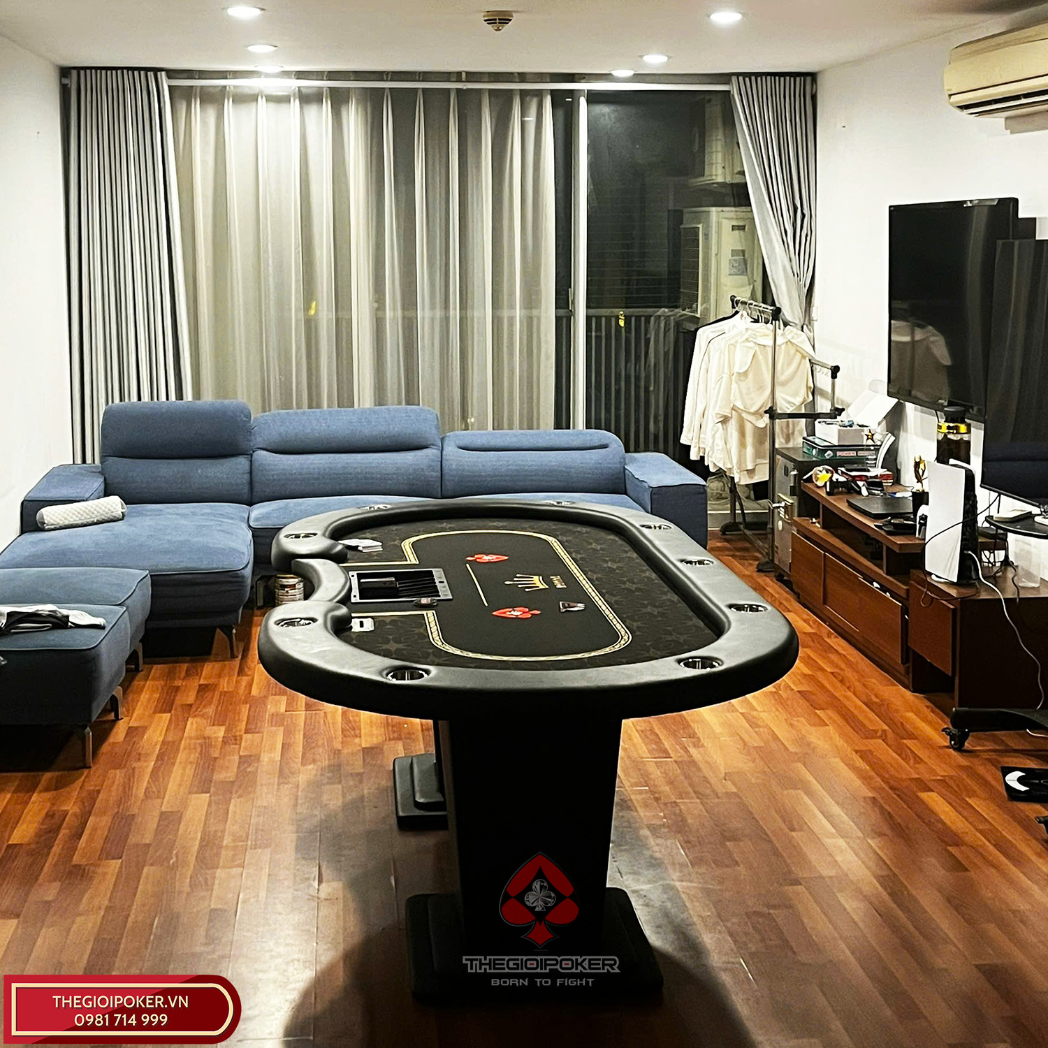 Bàn Poker Royal được lắp đặt tại nhà