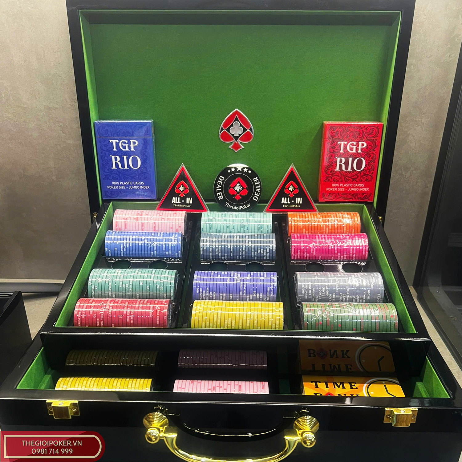 Bộ chip poker cũng được thiết kế riêng biệt cho từng khách hàng