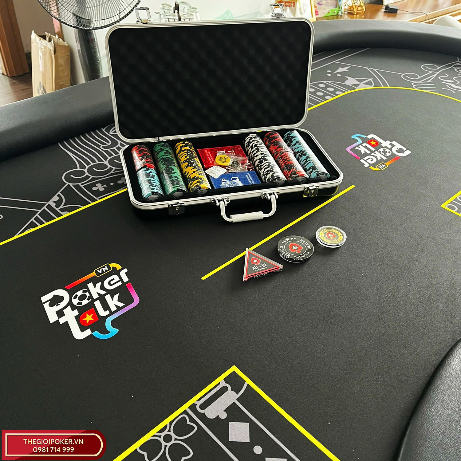 Hoàn tất bàn giao Bàn Poker Lancaster custom logo Poker Talk