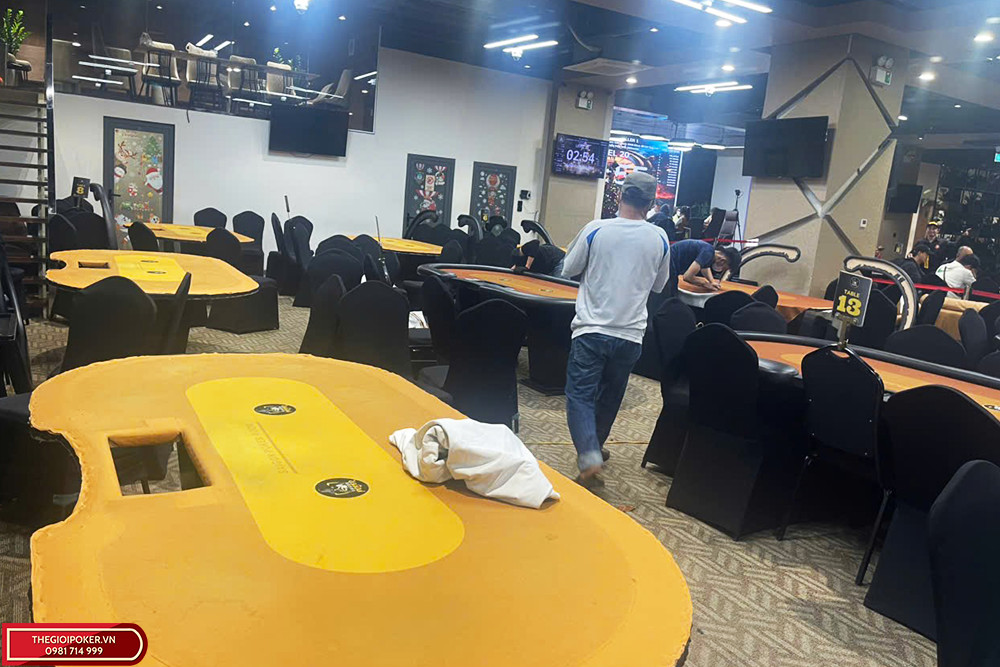 Thay toàn bộ mặt bàn vải bàn poker của Sài Gòn Poker Club