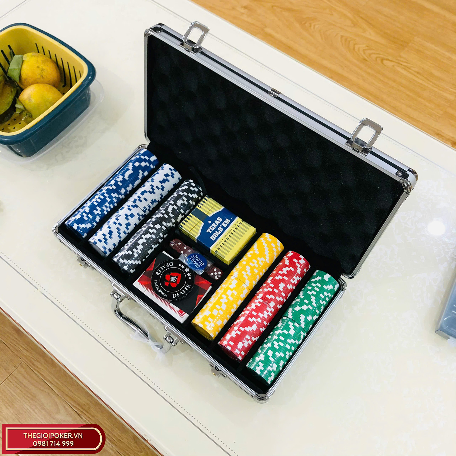 Một bộ chip poker Striped Dice với giá chỉ hơn 1triệu đồng