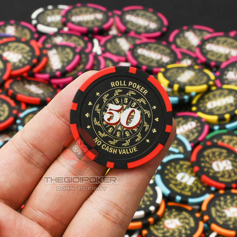 Với chip poker chất liệu clay composite được sử dụng phổ biến cho chơi giải trí