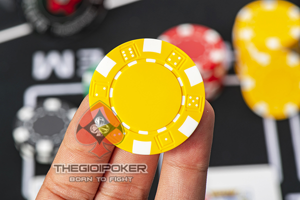 Chip poker được làm từ ABS lõi thép thường được sản xuất cho dòng poker chip không số