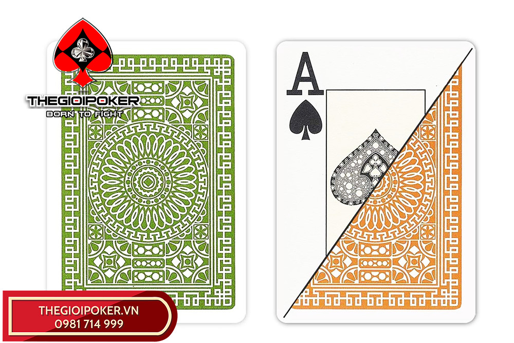 Một set gồm 2 bộ bài poker : xanh lá và cam rất đẹp