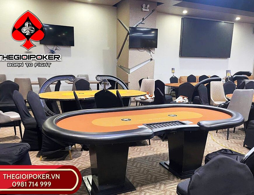 Thay mặt vải bàn poker cho câu lạc bộ poker club
