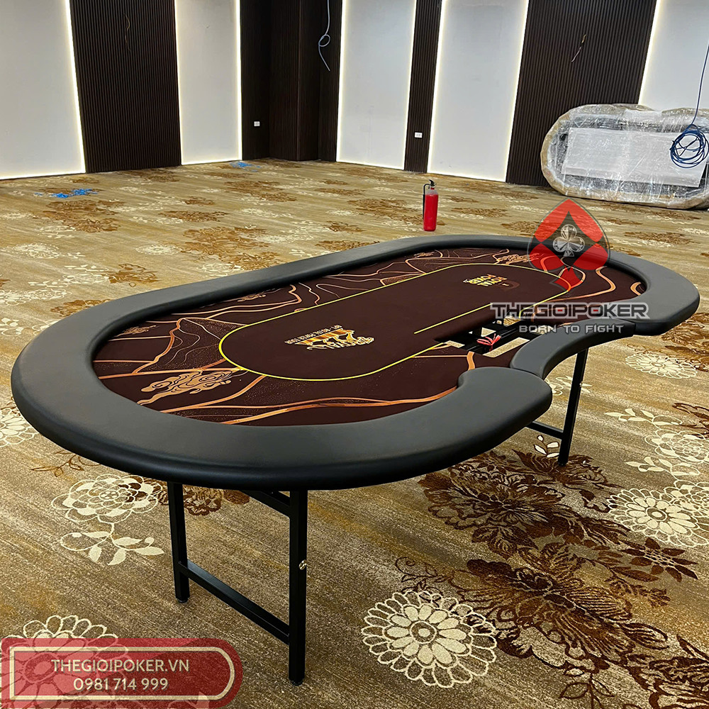 Bàn Poker chân gập đã được sử dụng trong Royal Poker Club từ giữa năm 2026