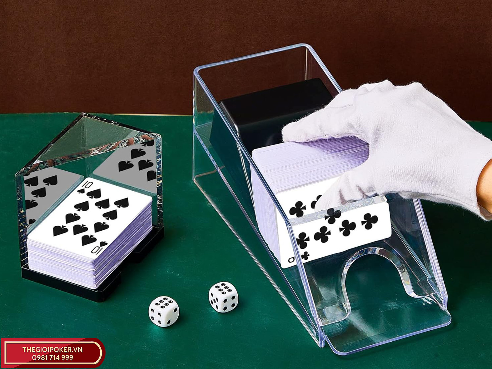 Hộp đựng bài được sử dụng rộng rãi trong các câu lạc bộ poker chuyên nghiệp