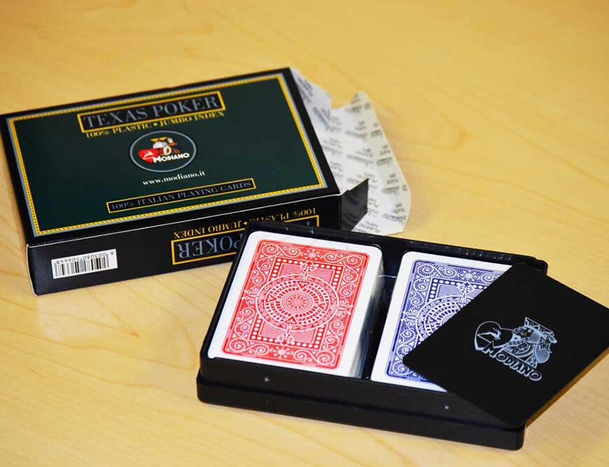 Set bài poker Modiano Texas Hold'em gồm 2 bộ bài với 2 màu tương phản