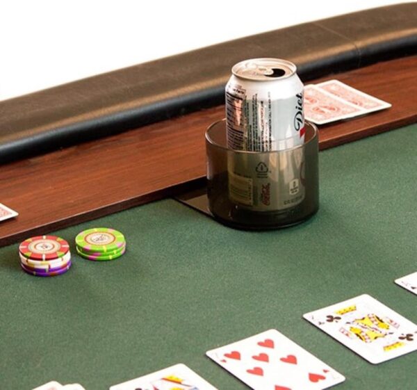 coc-nhua-gan-ban-poker-tien-dung